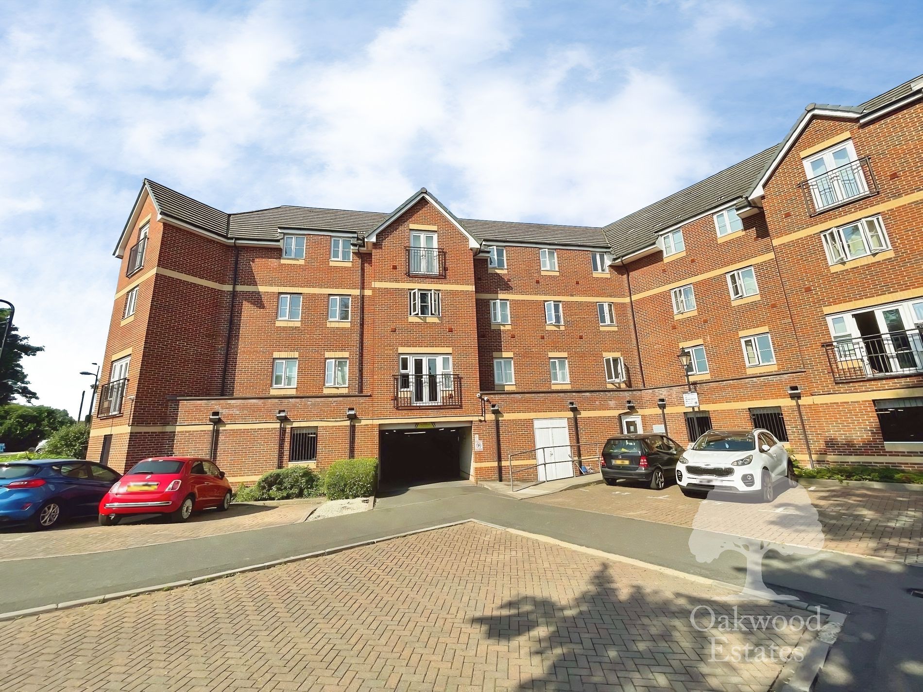 Flat Eaton Avenue in Slough