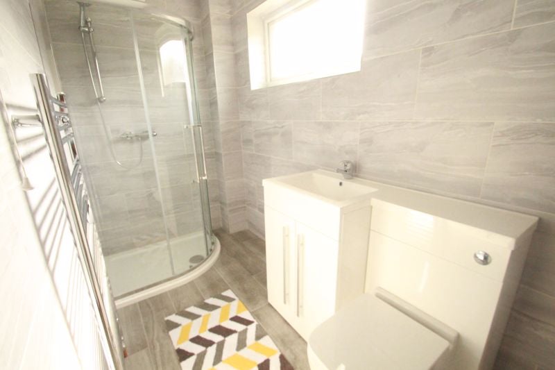 Flat Stanton Close in Kingswood