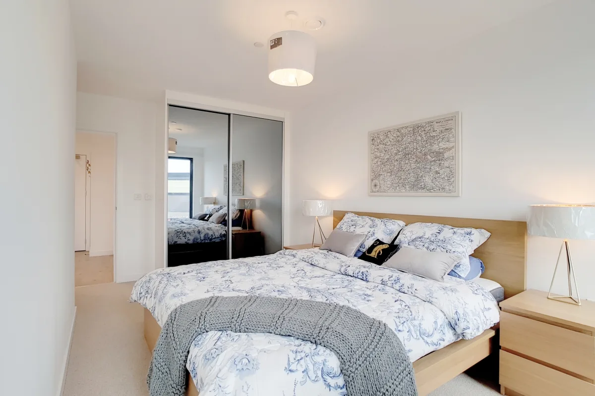 Flat Montfichet Road in Greater London