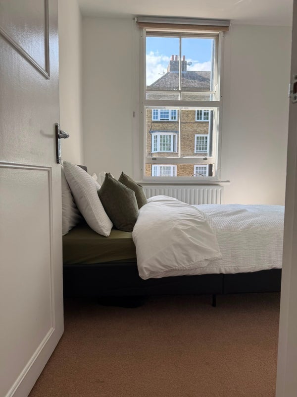 Room Windmill Row in Greater London