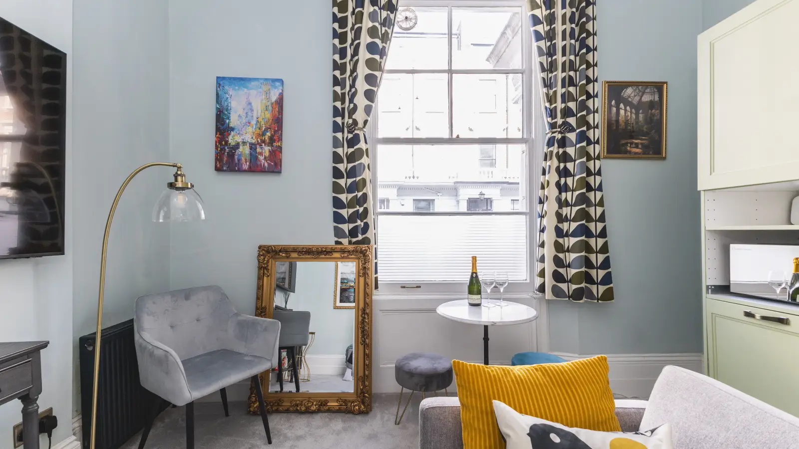 Flat Alderney Street in City of Westminster