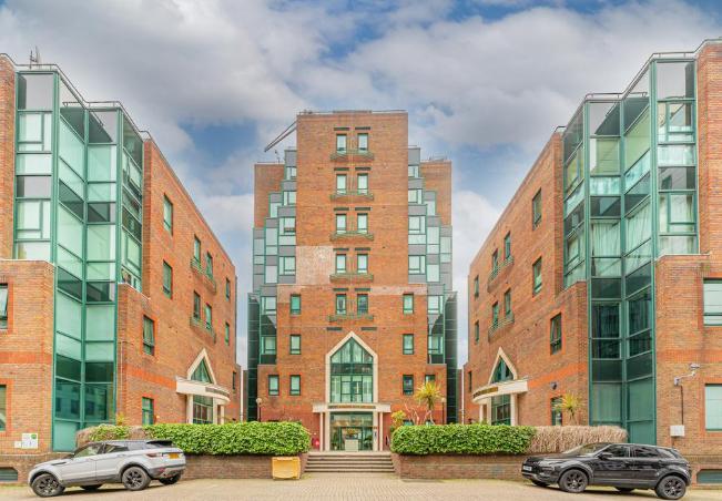 Flat Limeharbour in Greater London