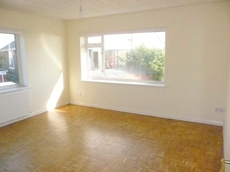 Flat Shanklin Court in Brighton and Hove