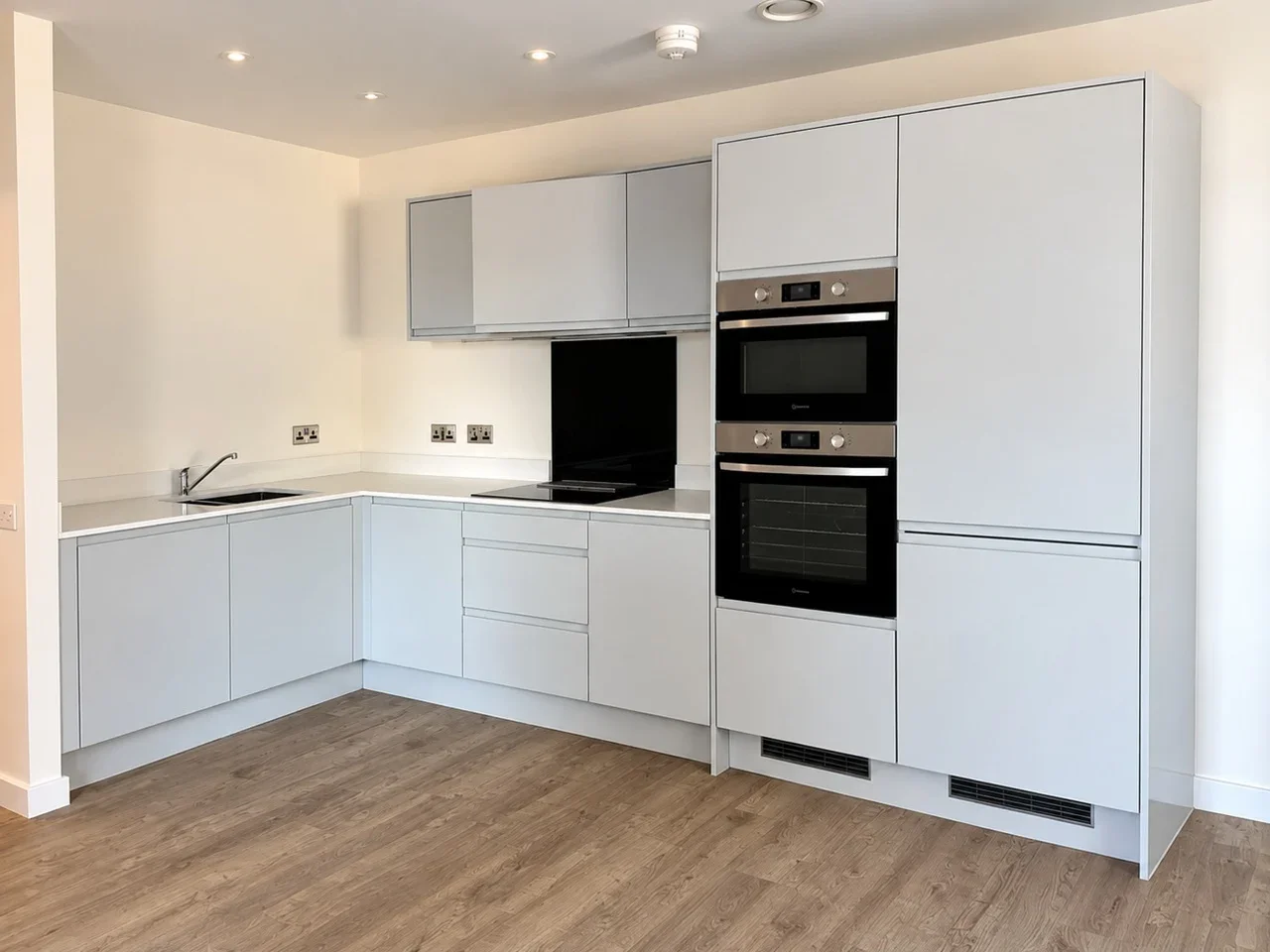 Flat Albert Road in Greater London