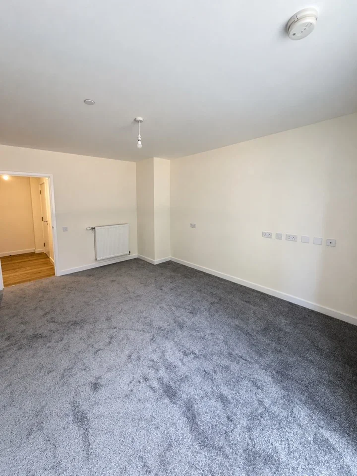Flat Albert Road in Greater London