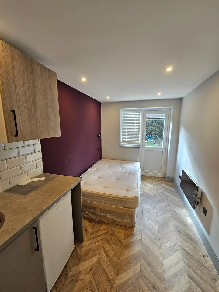Flat Lavender Rise in Greater London