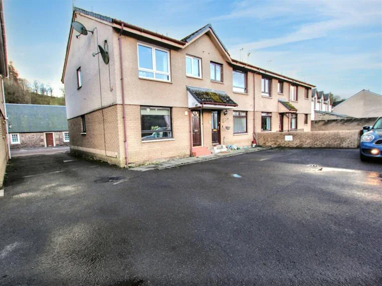 Flat Riverside Road in Kirkfieldbank