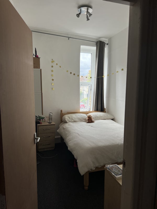Room Chandos Road in Bristol