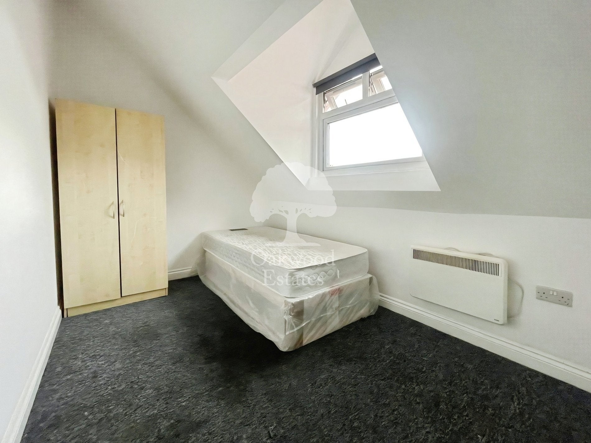 Room Sussex Place in Slough