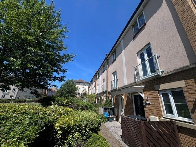 House Inkerman Close in Bristol