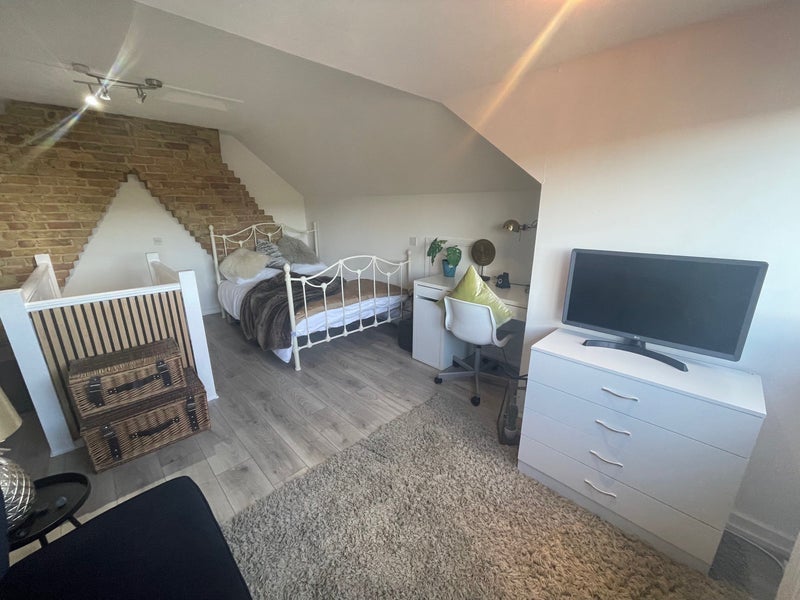 Room North Way in Maidstone