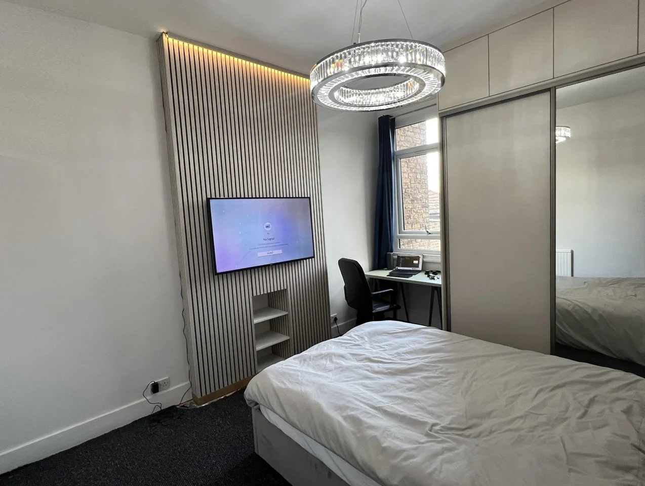 Room Station Road in Greater London