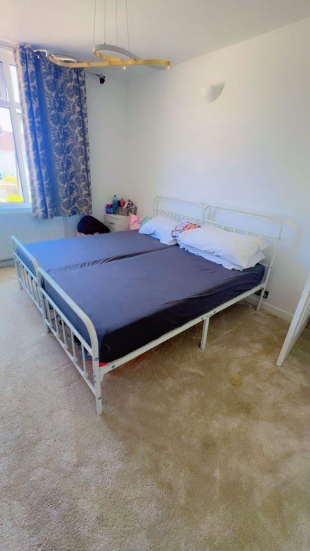 Room Sandling Avenue in Bristol