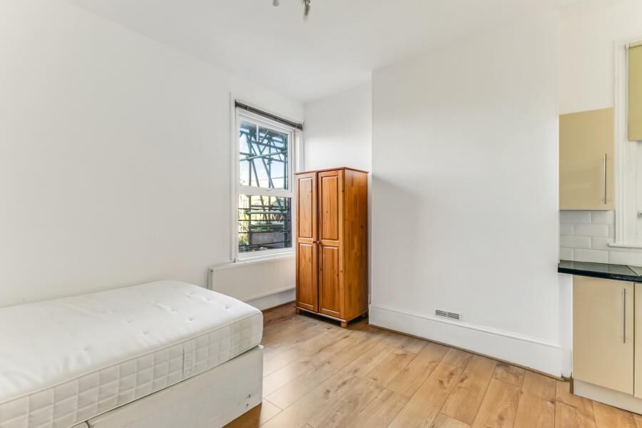 Flat Teignmouth Road in Greater London