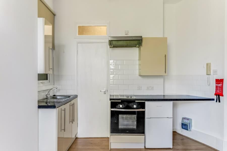 Flat Teignmouth Road in Greater London