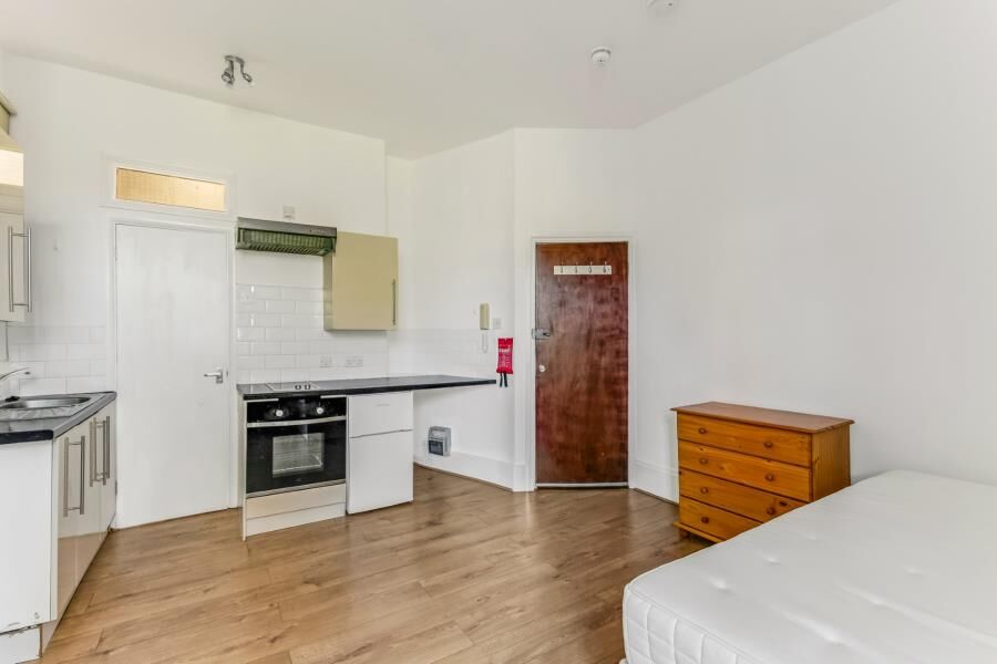 Flat Teignmouth Road in Greater London