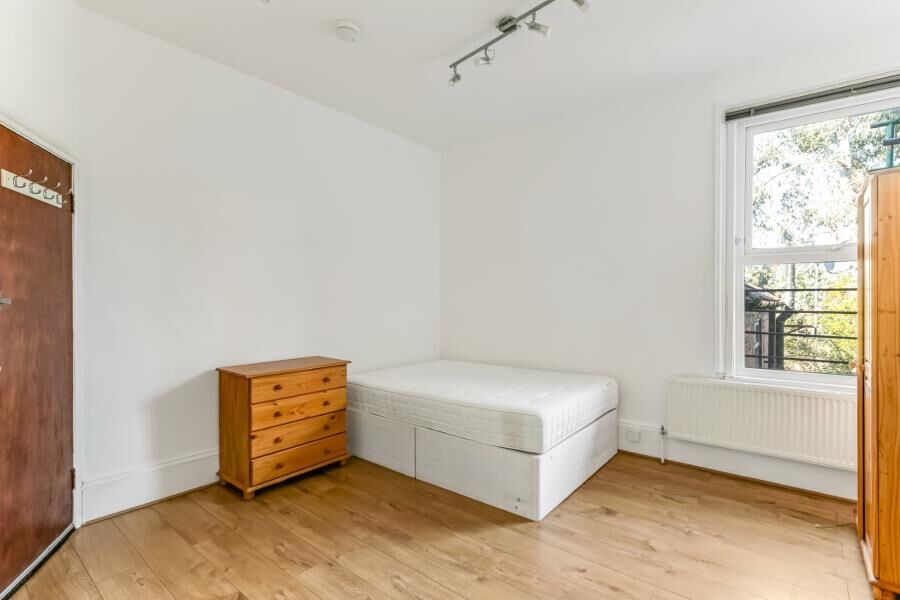 Flat Teignmouth Road in Greater London