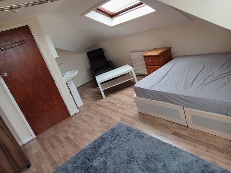 Room Earlham Grove in Greater London