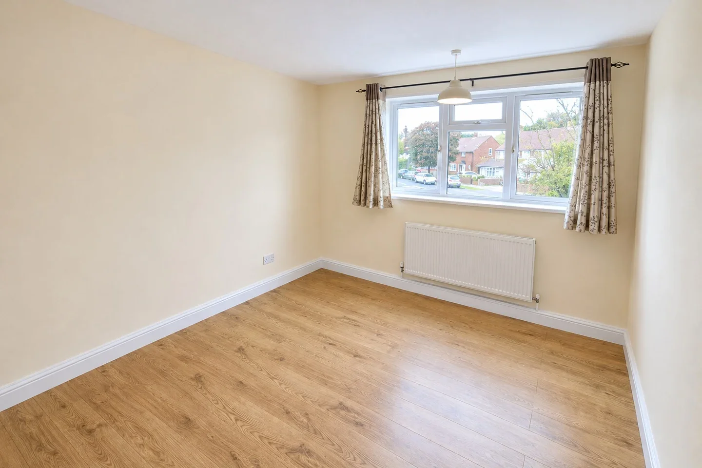 Flat Everest Road in Borough of Spelthorne