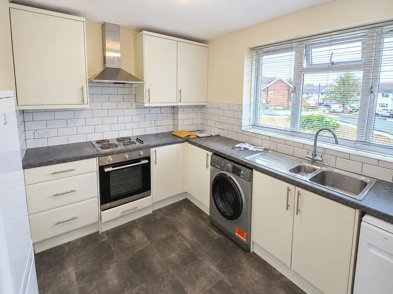 Flat Everest Road in Borough of Spelthorne