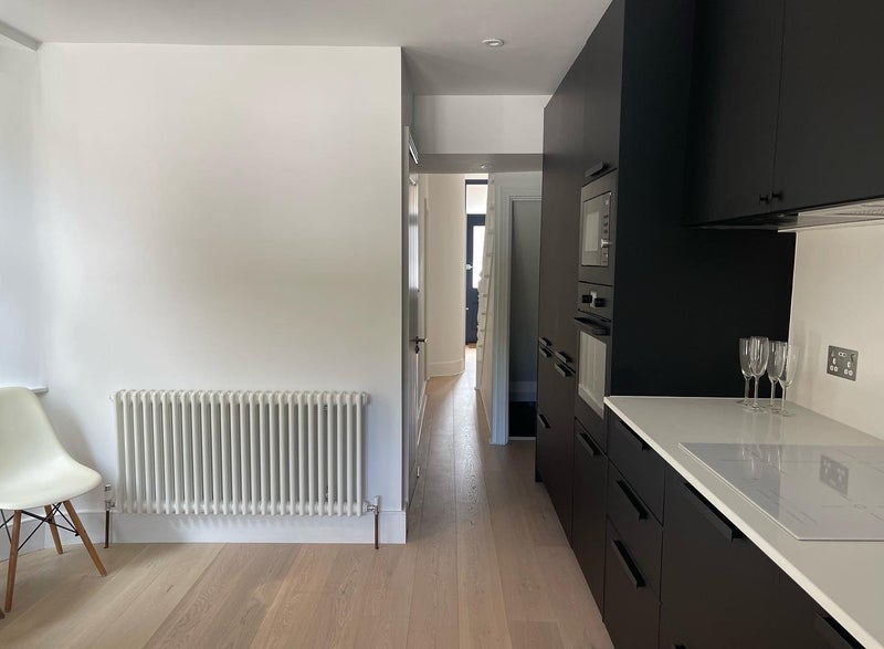 Room Queens Road in Greater London