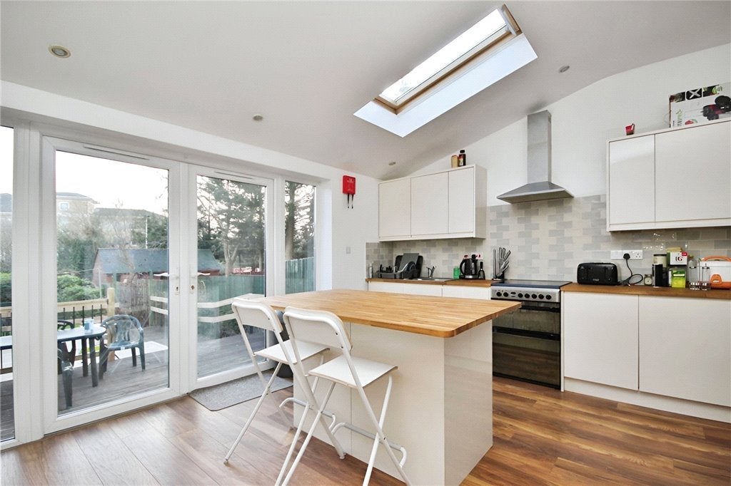 Flat Weston Road in Guildford