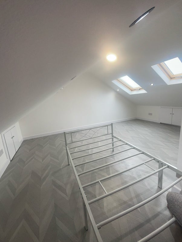 Room Gunning Street in Greater London
