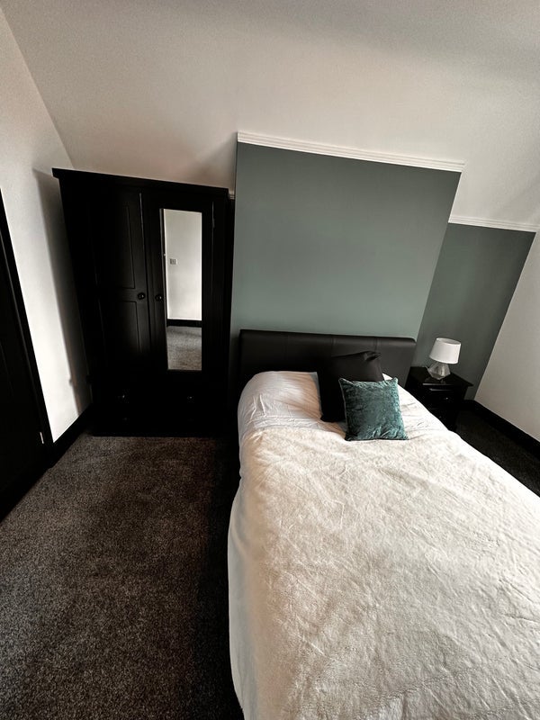 Room Westwood Court in Barnsley