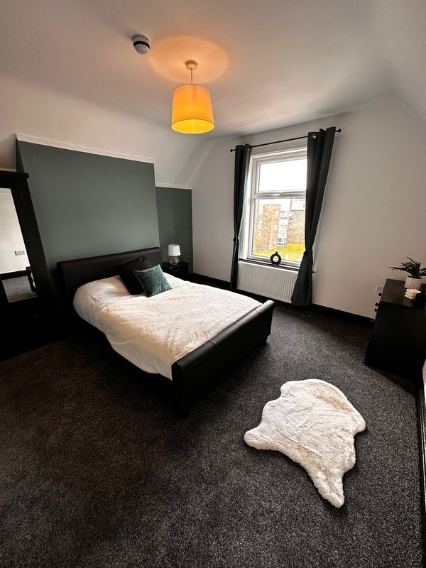 Room Westwood Court in Barnsley