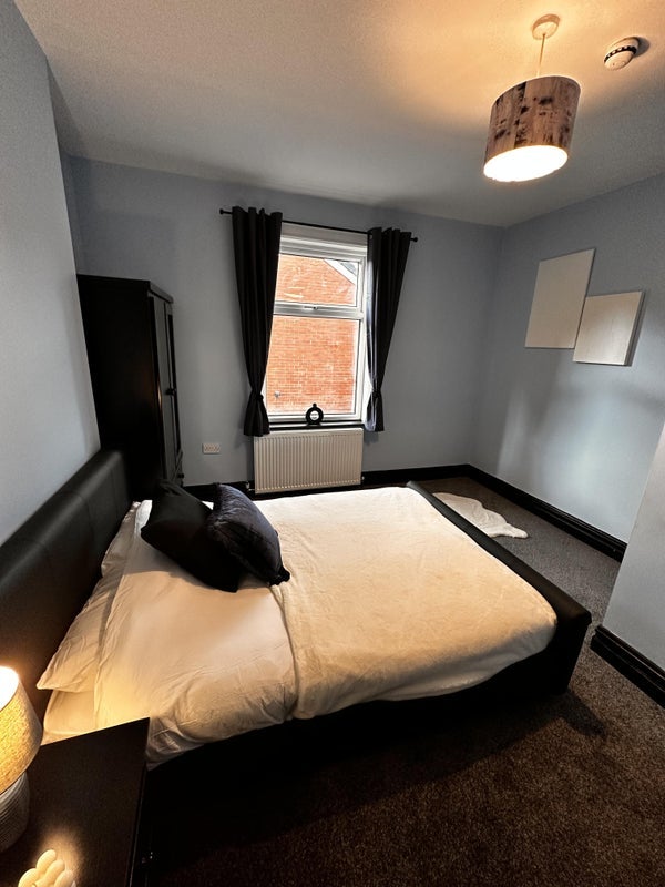 Room Westwood Court in Barnsley