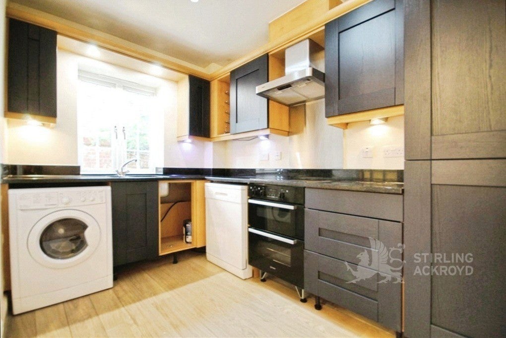 Flat Camphill Road in Woking