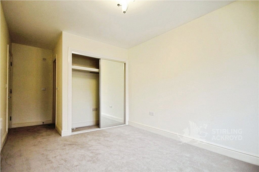 Flat Camphill Road in Woking
