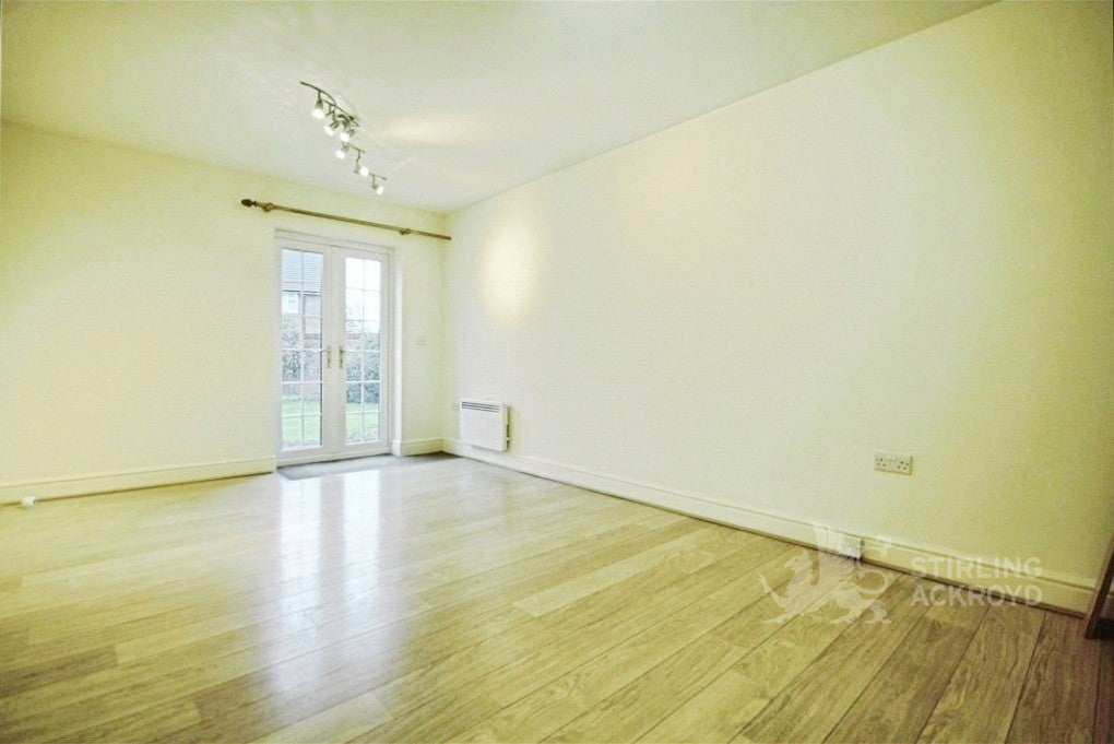 Flat Camphill Road in Woking