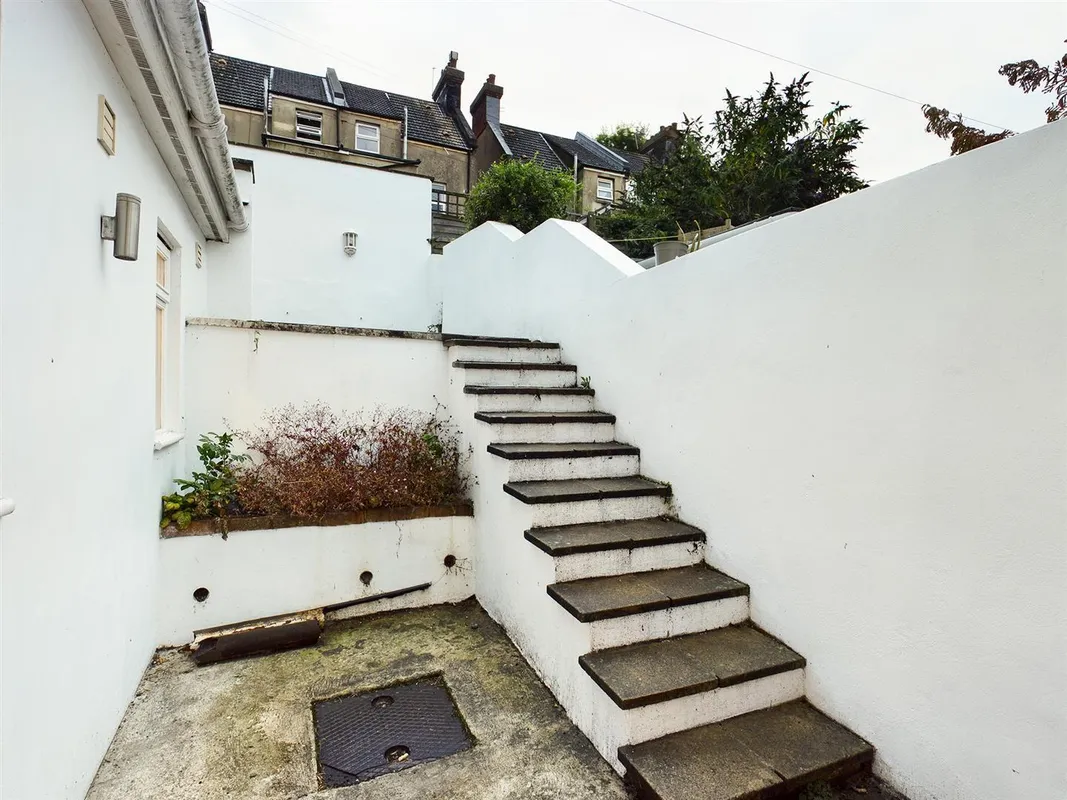 Flat Carisbrooke Road in Brighton