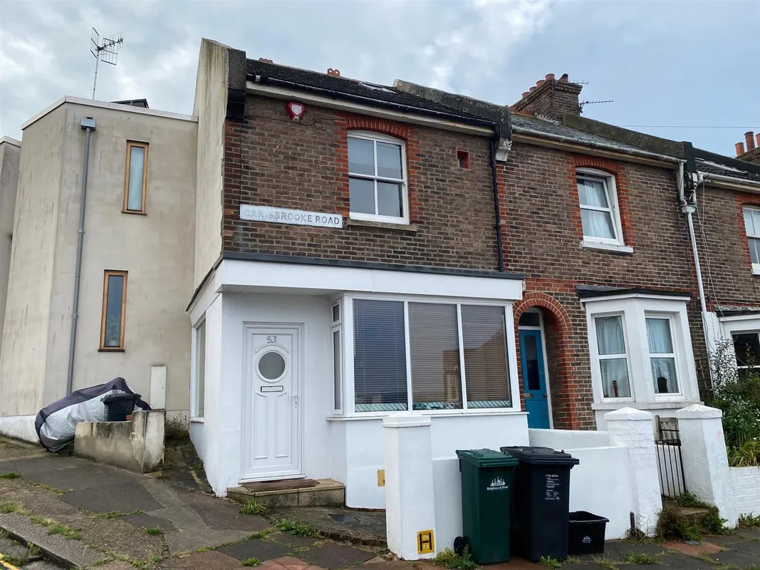Flat Carisbrooke Road in Brighton
