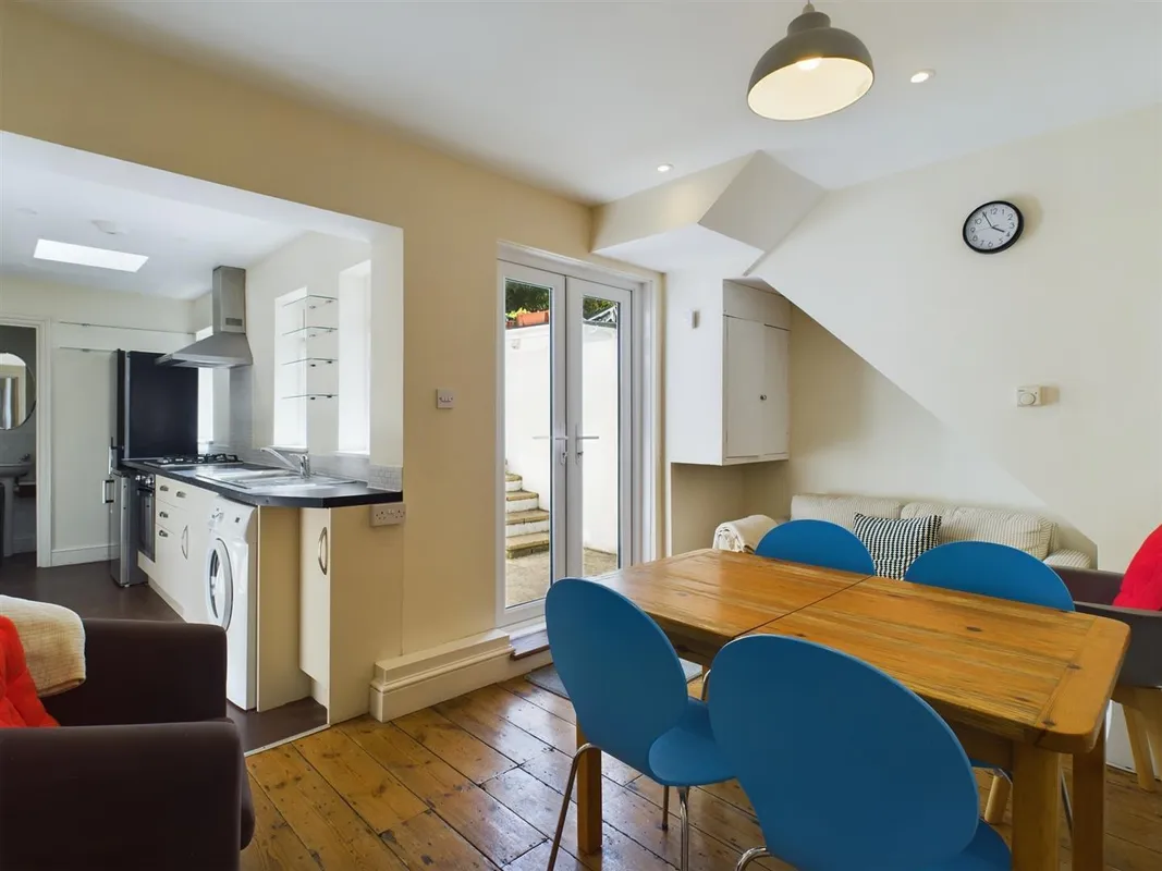 Flat Carisbrooke Road in Brighton