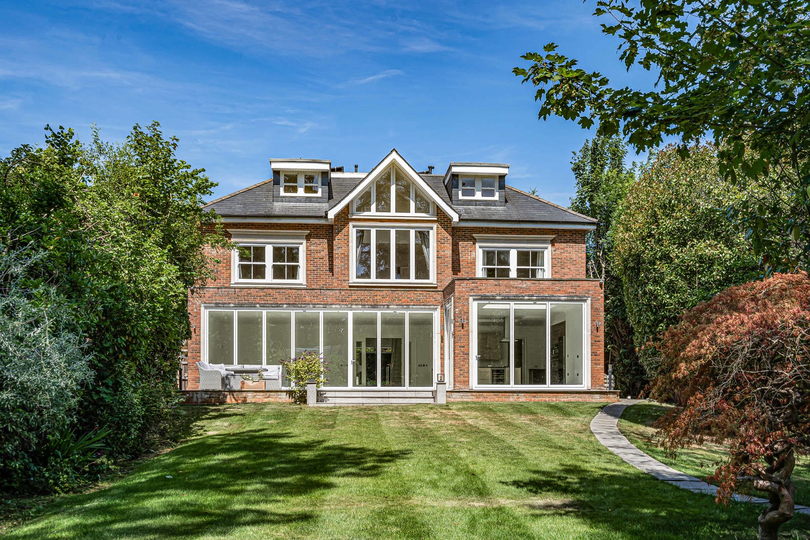 House Links Green Way in Elmbridge