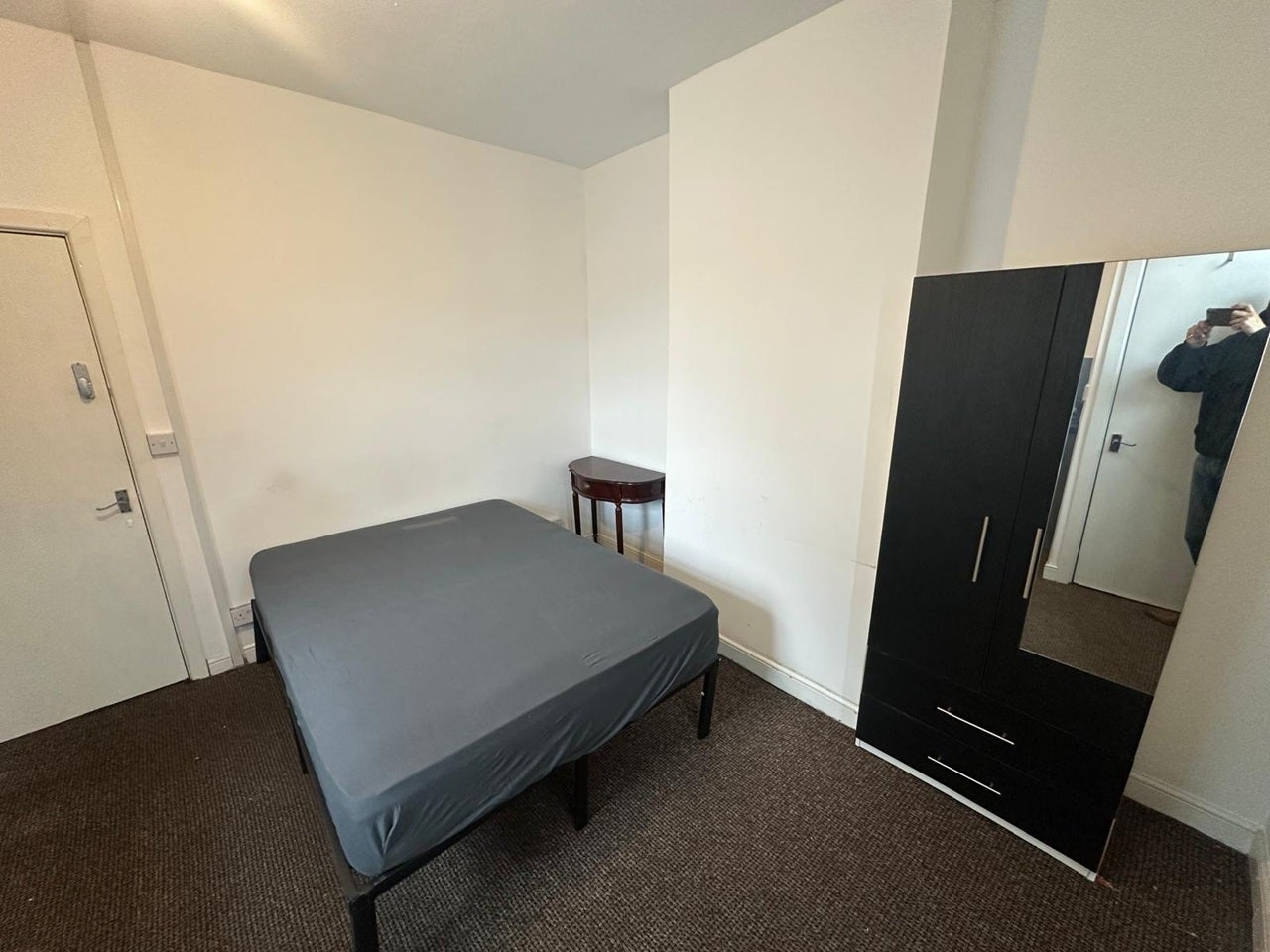 Flat Henry Street in Wakefield