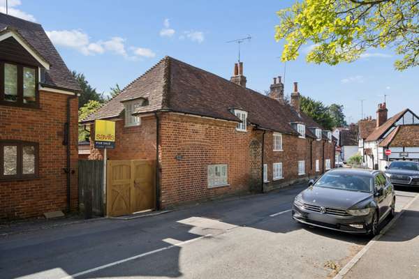 House High Street in Sonning