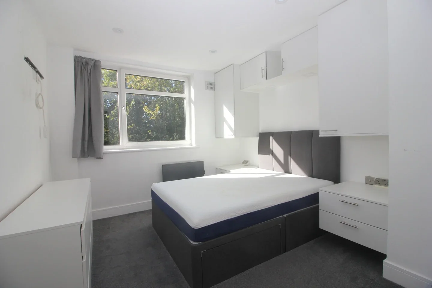Flat Acorn Close in Greater London