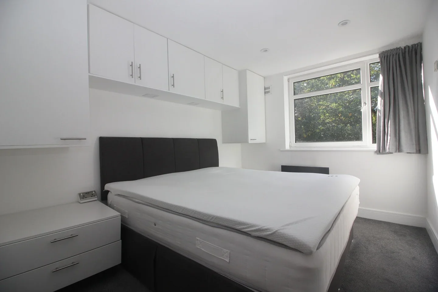 Flat Acorn Close in Greater London