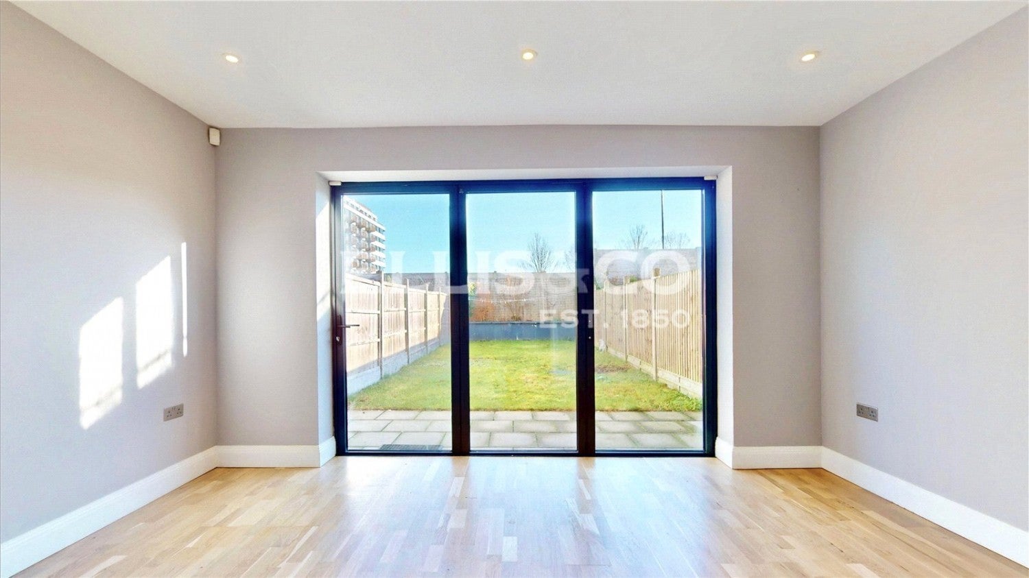 House Bideford Avenue in Greater London