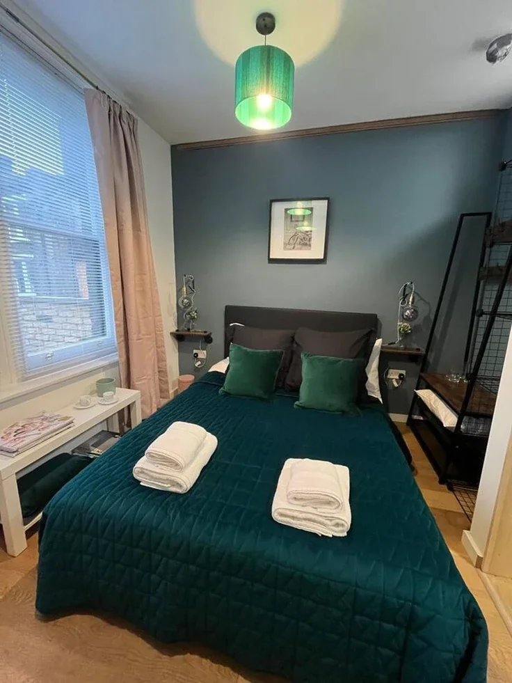 Room Wentworth Street in Greater London