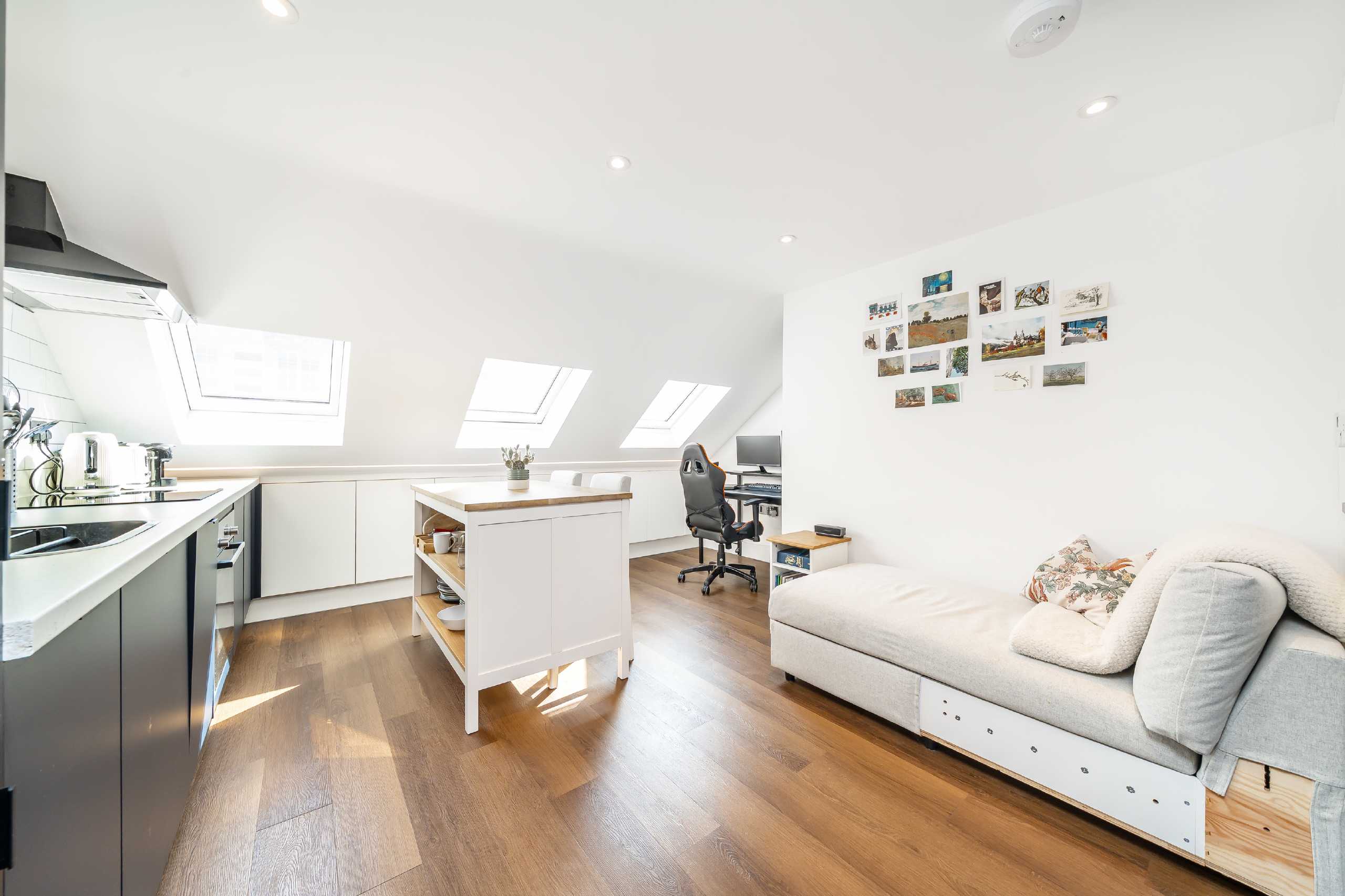 Flat Winchester Street in Greater London