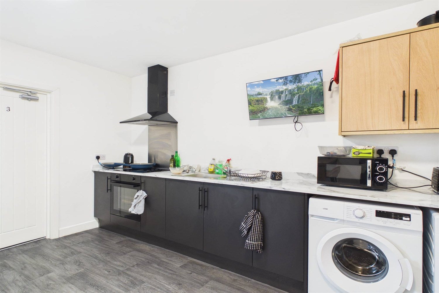 Room Birchington Avenue in South Tyneside