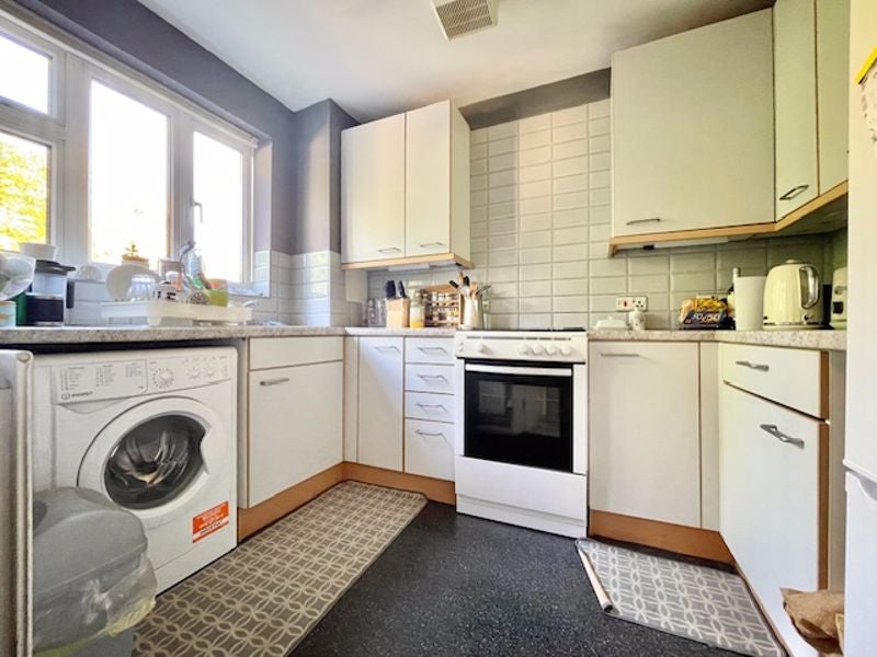 Flat Cornwall Square Kennings Way in Greater London