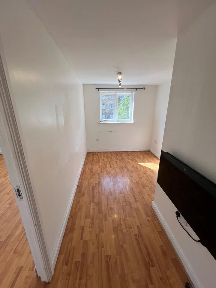 Flat Joyce Green Lane in Dartford