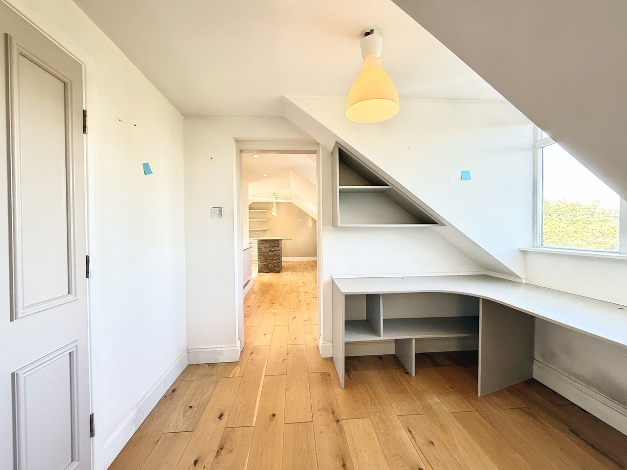 Flat Robinson Road in Greater London