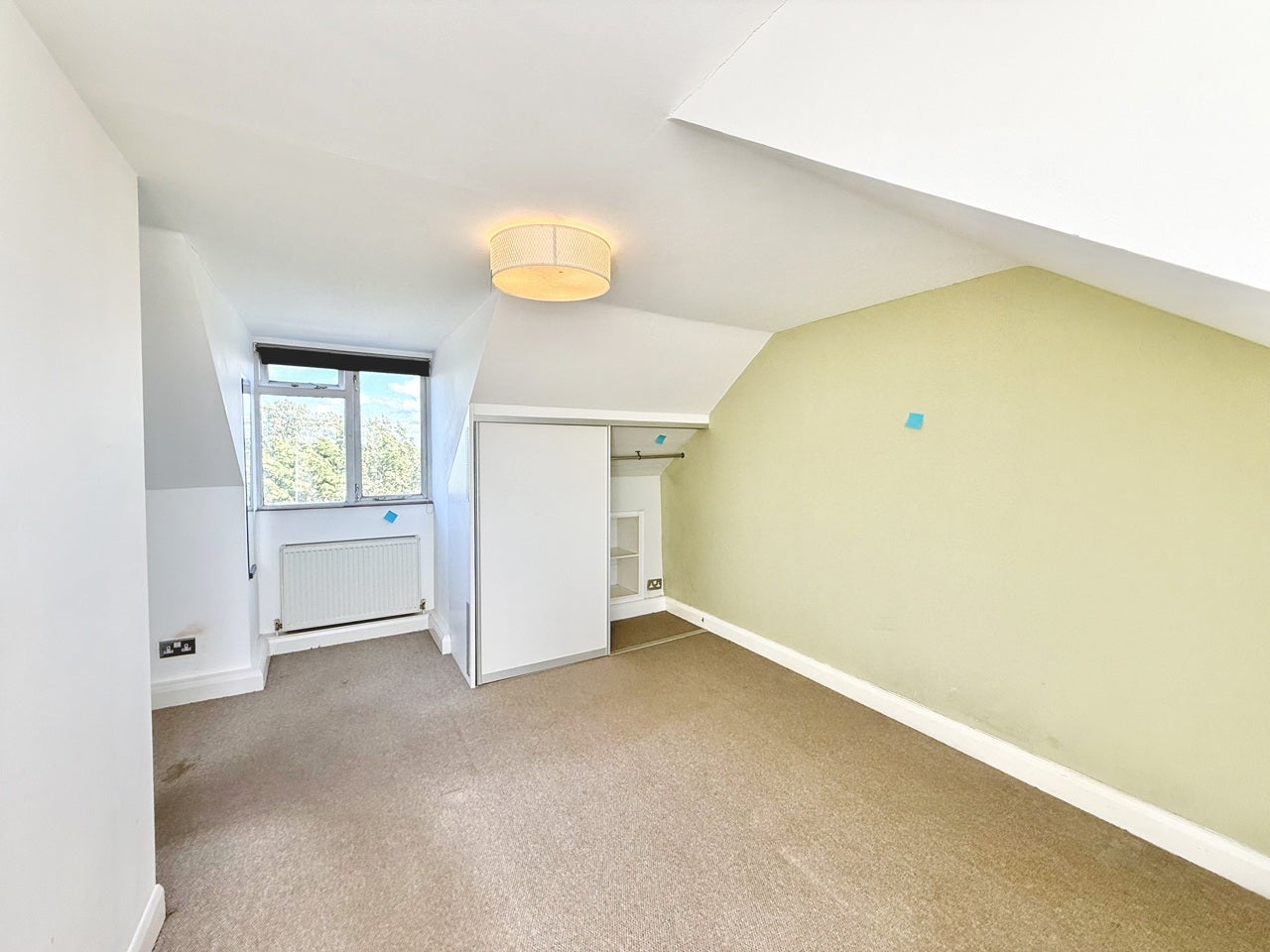 Flat Robinson Road in Greater London