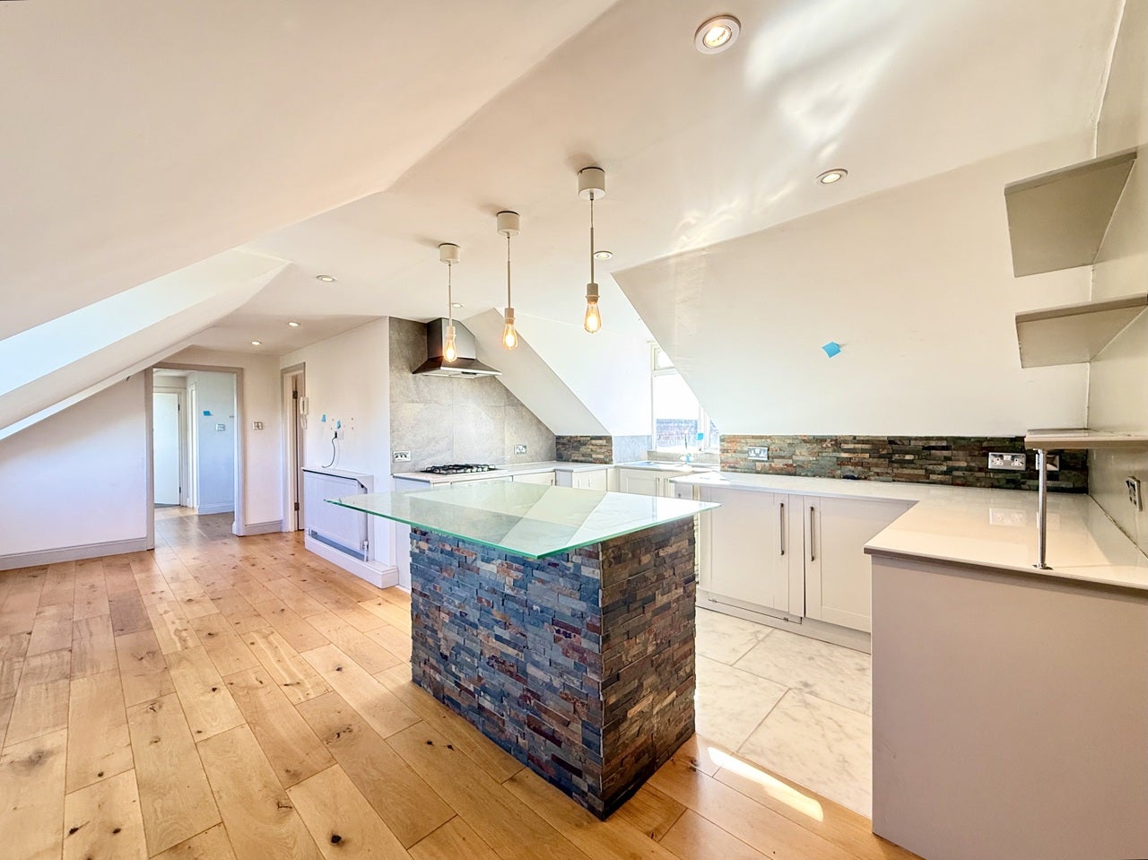 Flat Robinson Road in Greater London